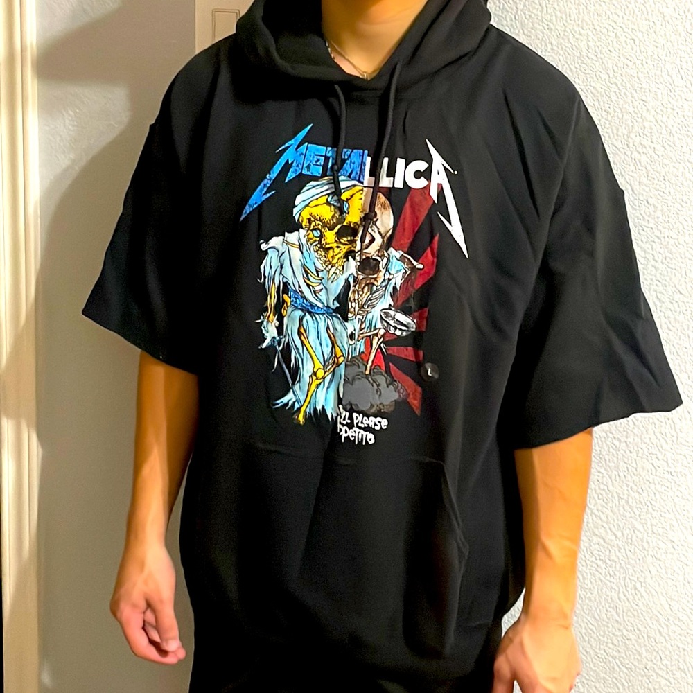 Short sleeved Metallica hoodie. PacSun. Bravado. Size Large.